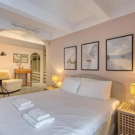 Stylish 1-bedroom In Unesco *