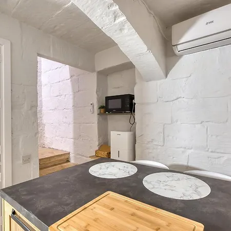 Апартаменты Stylish 1-bedroom In Unesco